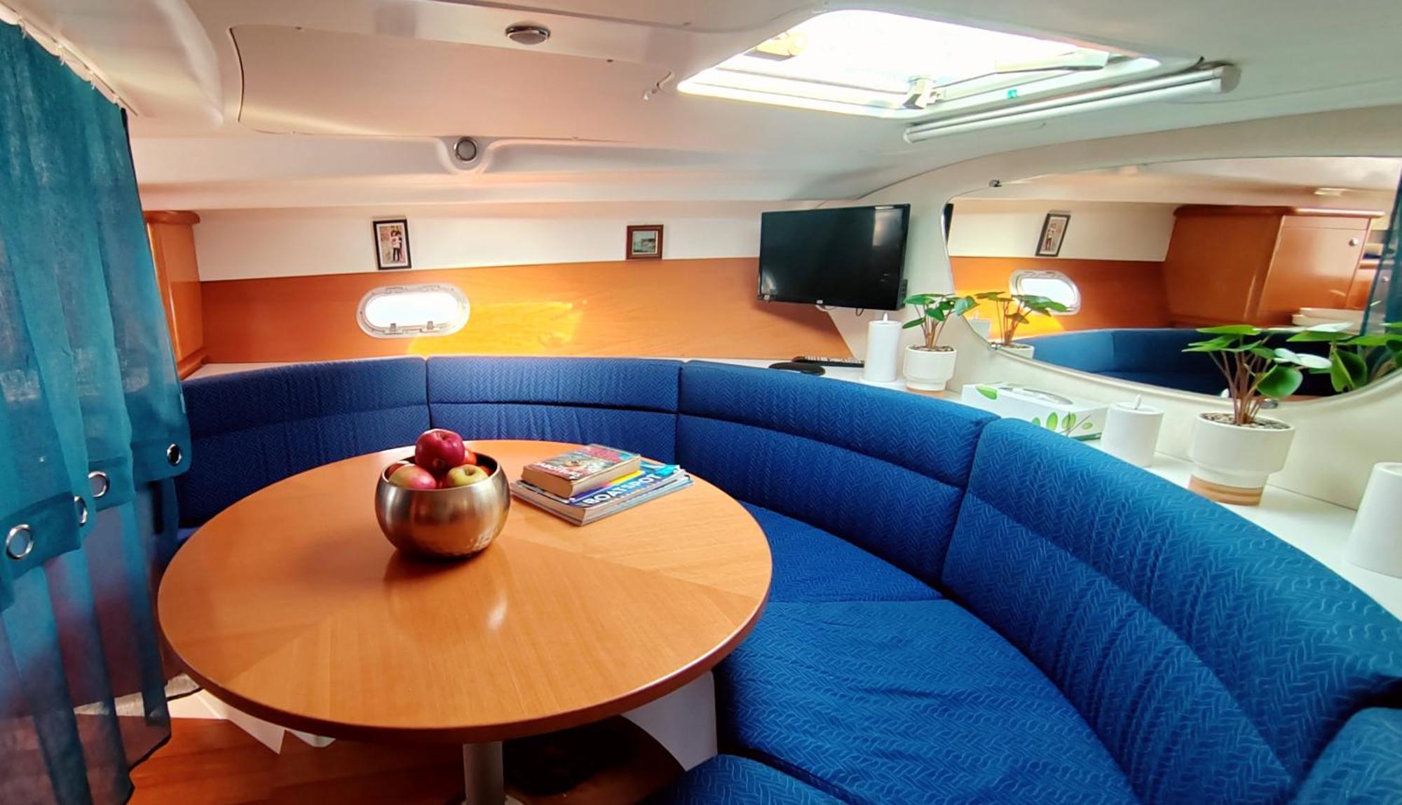 The Families Motor Yacht Spain Casa vacanze Praga